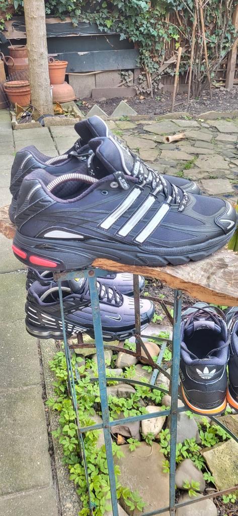 Adidas sneakers - Zwart met witte strepen, Kleding | Heren, Schoenen, Gedragen, Sneakers of Gympen, Zwart, Ophalen of Verzenden