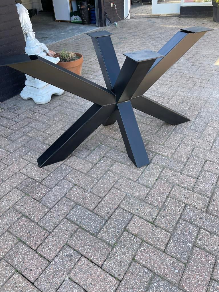 Zwarte metalen tafelpoot, stervormig onderstel, Tafelpoot, Minder dan 50 cm, Zo goed als nieuw, Metaal