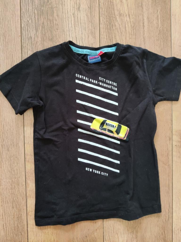 Tom-Du jongensshirt maat 104/110 met gele auto, Kinderen en Baby's, Kinderkleding | Maat 104, Ophalen of Verzenden, Jongen, Shirt of Longsleeve