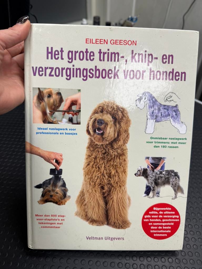 Het grote trim, knip verzorgingsboek voor honden, Boeken, Ophalen of Verzenden, Zo goed als nieuw, Honden