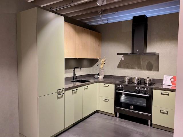 MOET WEG! VASTE LAGE PRIJS Showroom hoekkeuken Cerezo/ Freud, Huis en Inrichting, Keuken | Complete keukens, Hoekkeuken, Niet ingevuld