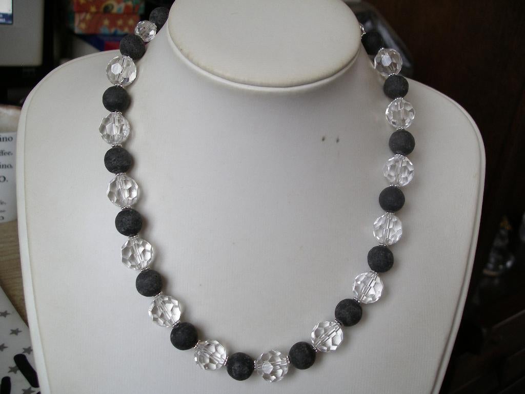 Een mooie facet Bergkristal met Lava edelstenen ketting, Sieraden, Tassen en Uiterlijk, Antieke sieraden, Verzenden, Overige materialen