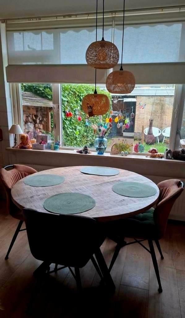 Ronde mangohouten eettafel 130 cm met metalen spinpoot, Huis en Inrichting, Tafels | Eettafels, Zo goed als nieuw, 100 tot 150 cm