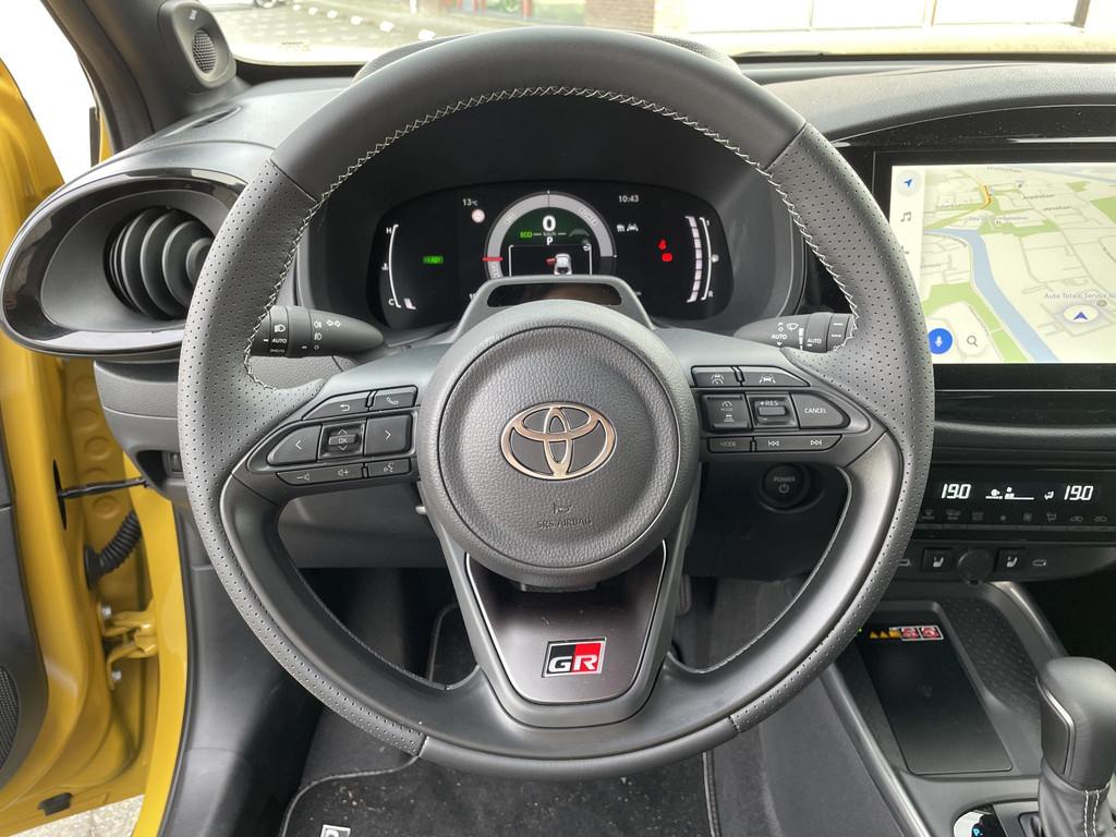 Toyota Aygo X Hybrid 115 GR Sport , direct leverbaar demo au, Stof, Gebruikt, Euro 6, Overige kleuren