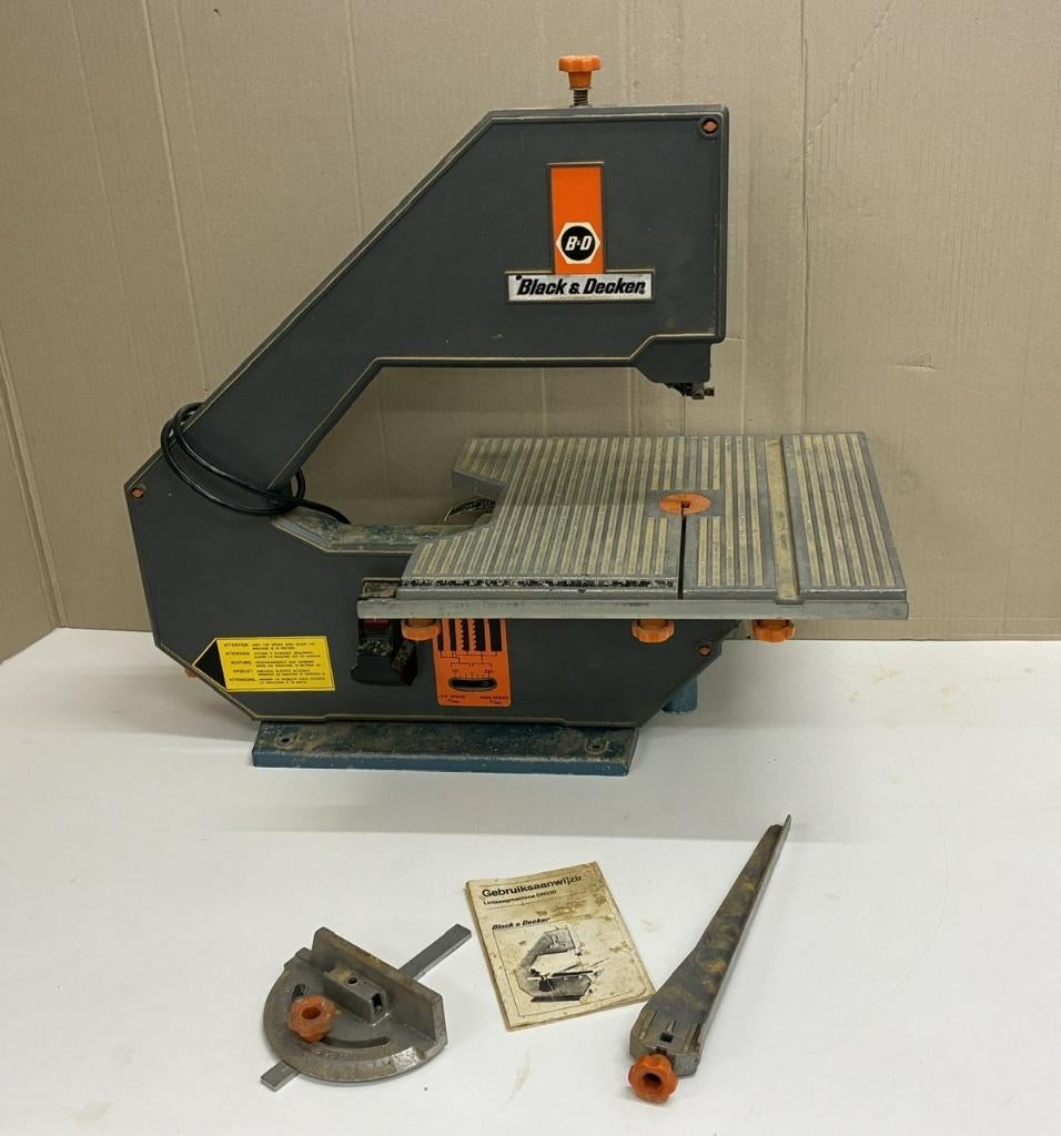 Lintzaag / bandzaag Black & Decker DN 339   35 euro, Doe-het-zelf en Verbouw, Gereedschap | Zaagmachines, Gebruikt, Lintzaag, Minder dan 600 watt