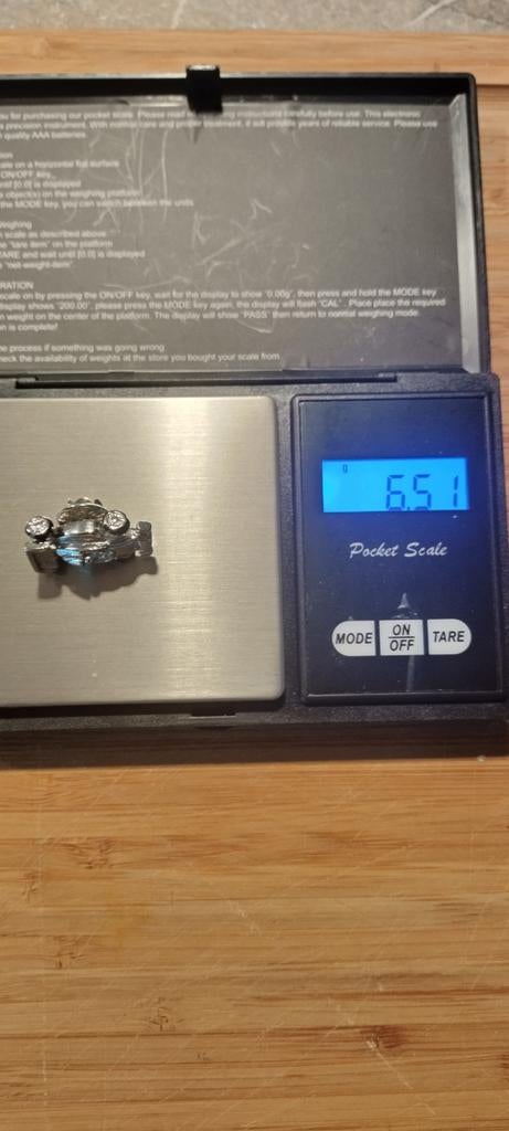 Formule 1 raceauto speldje - witgoud, 6.51g, Ophalen of Verzenden, Zo goed als nieuw, Formule 1