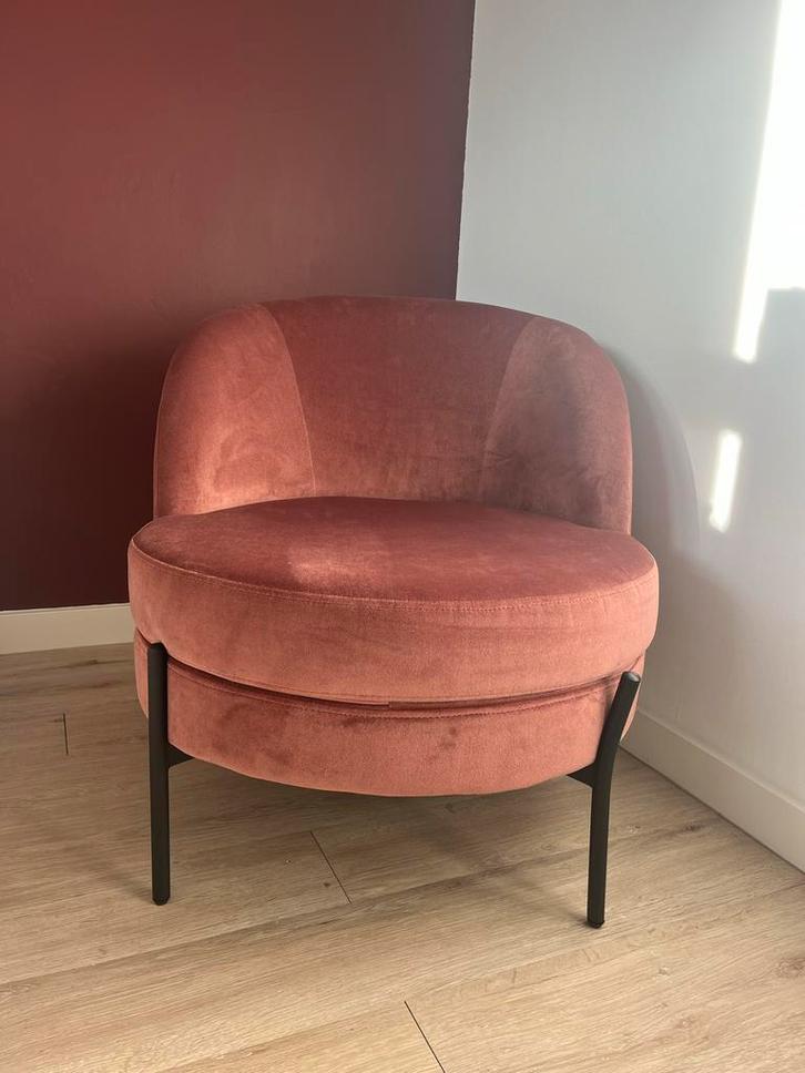 Roze velvet stoel van Karwei - Zo goed als nieuw, Huis en Inrichting, Stoelen, Zo goed als nieuw, Eén, Overige kleuren, Ophalen