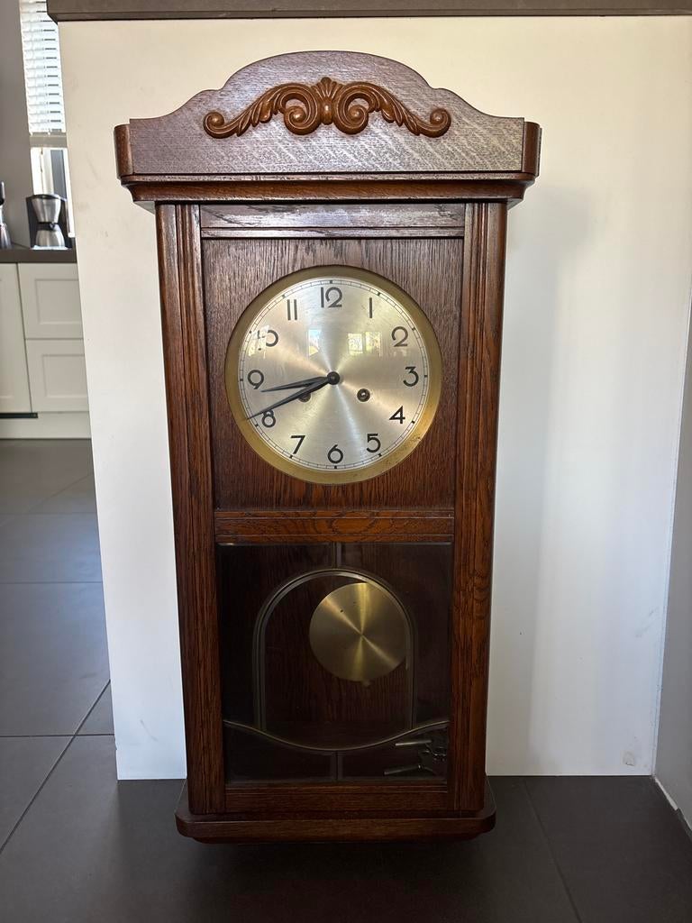 Antieke houten klok, Ophalen