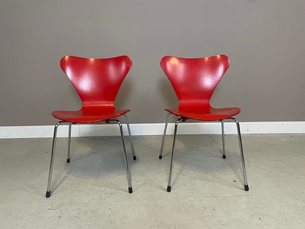 2 vlinderstoelen door Arne Jacobsen van Italiaanse productie, Huis en Inrichting, Stoelen, Ophalen, Gebruikt, Twee, Hout