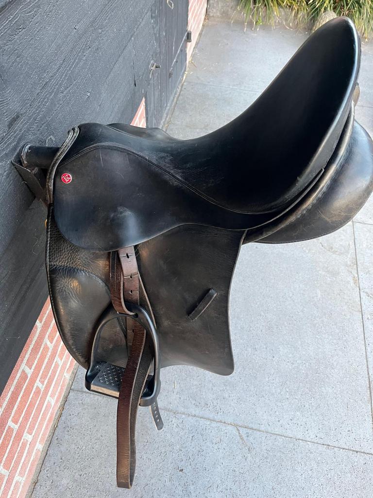 Dressuurzadel Kings Sadlety UK, Dieren en Toebehoren, Paarden en Pony's | Overige Paardenspullen, Ophalen, Gebruikt, Dressuur