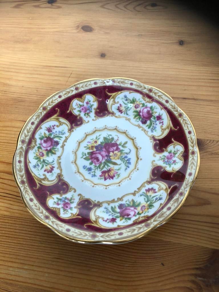 Royal Albert Lady Hamilton schoteltje, Antiek en Kunst, Antiek | Servies los, Ophalen of Verzenden