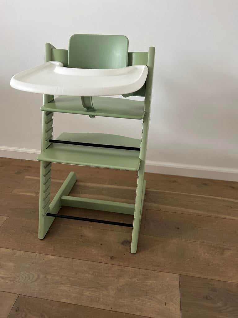 Stokke tripp trapp kinderstoel met accessoires ZGAN, Kinderen en Baby's, Kinderstoelen, Ophalen of Verzenden, Zo goed als nieuw