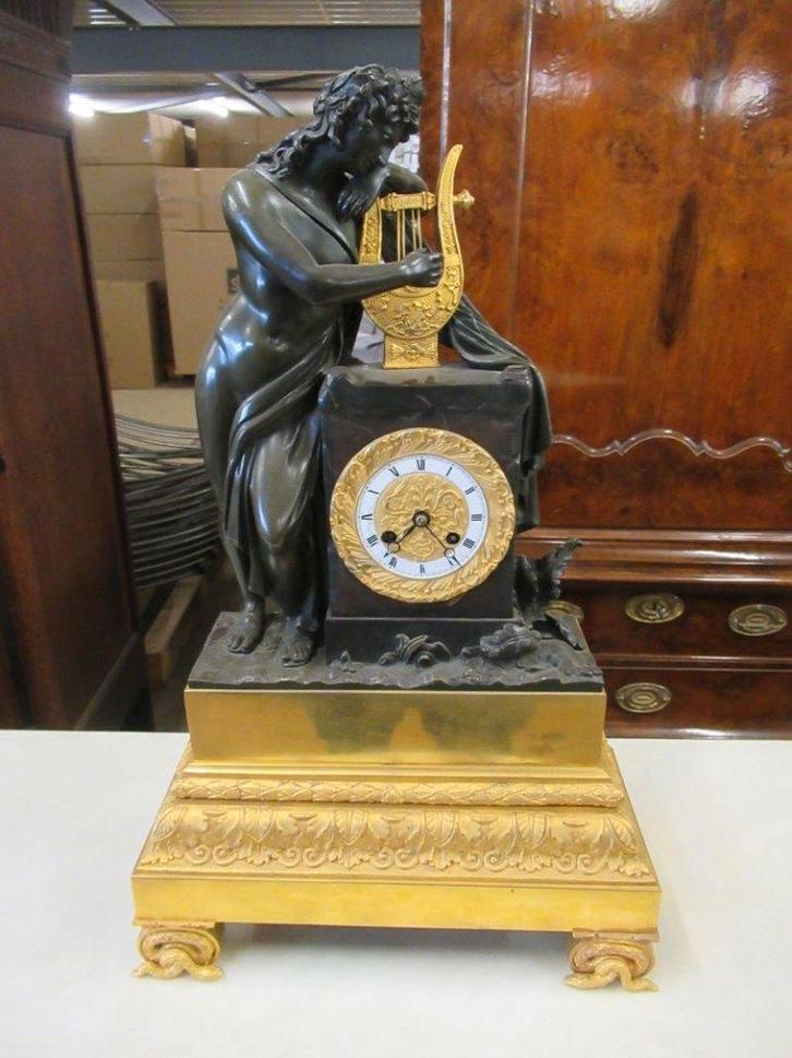 Oer 10455 ANTIEKE vergulde en gebruineerde pendule "Harp"  , Antiek en Kunst, Antiek | Klokken, Ophalen