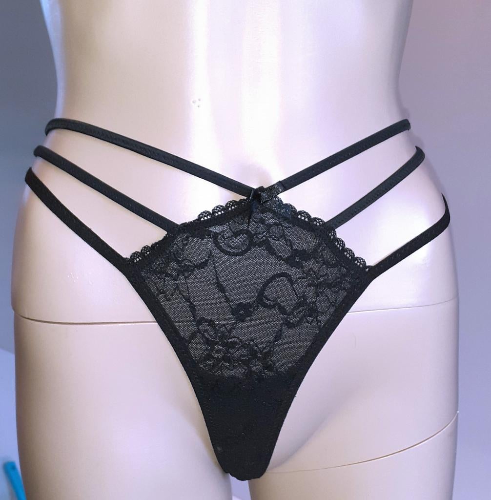 String sexy zwart kant met hoge bandjes Hunkemoller XS, Ophalen of Verzenden, Zwart, String