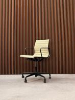 Vitra Eames Alumium chair - EA 118