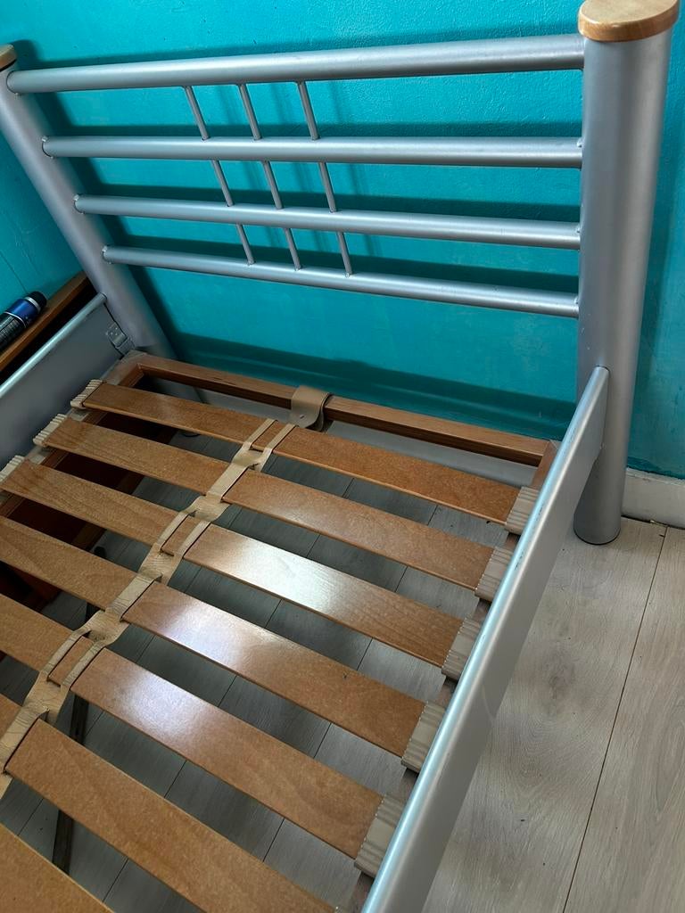 Bed 90x200 plus tafeltje, Huis en Inrichting, Slaapkamer | Bedden, Ophalen, Gebruikt, Eenpersoons, 90 cm