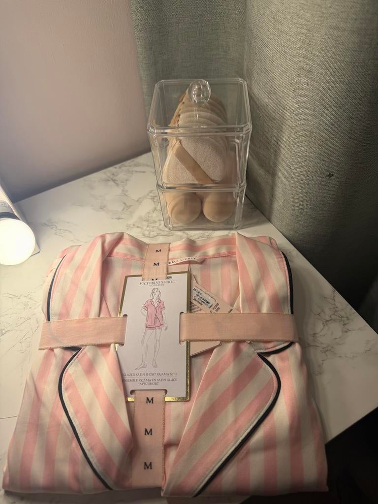 Victoria's Secret pyjama set roze gestreept maat M, Kleding | Dames, Pyjama's, Ophalen of Verzenden, Nieuw, Maat 38/40 (M)