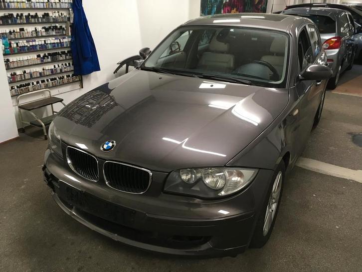 BMW 1-serie 118i High Executive / VOORSCHADE / LEDER / OPEN, Auto's, BMW, Bedrijf, Te koop, 1-Serie, ABS, Airbags, Airconditioning