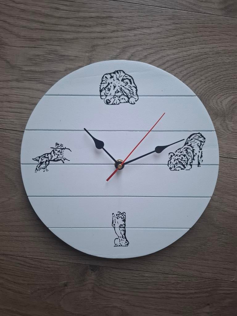 Houten wandklok met hondenprints, Ophalen of Verzenden