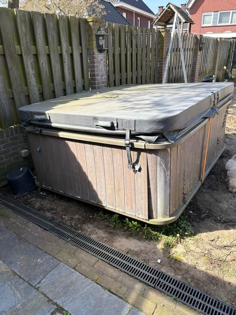 Jacuzzi gratis, Ophalen, Gebruikt, Vast