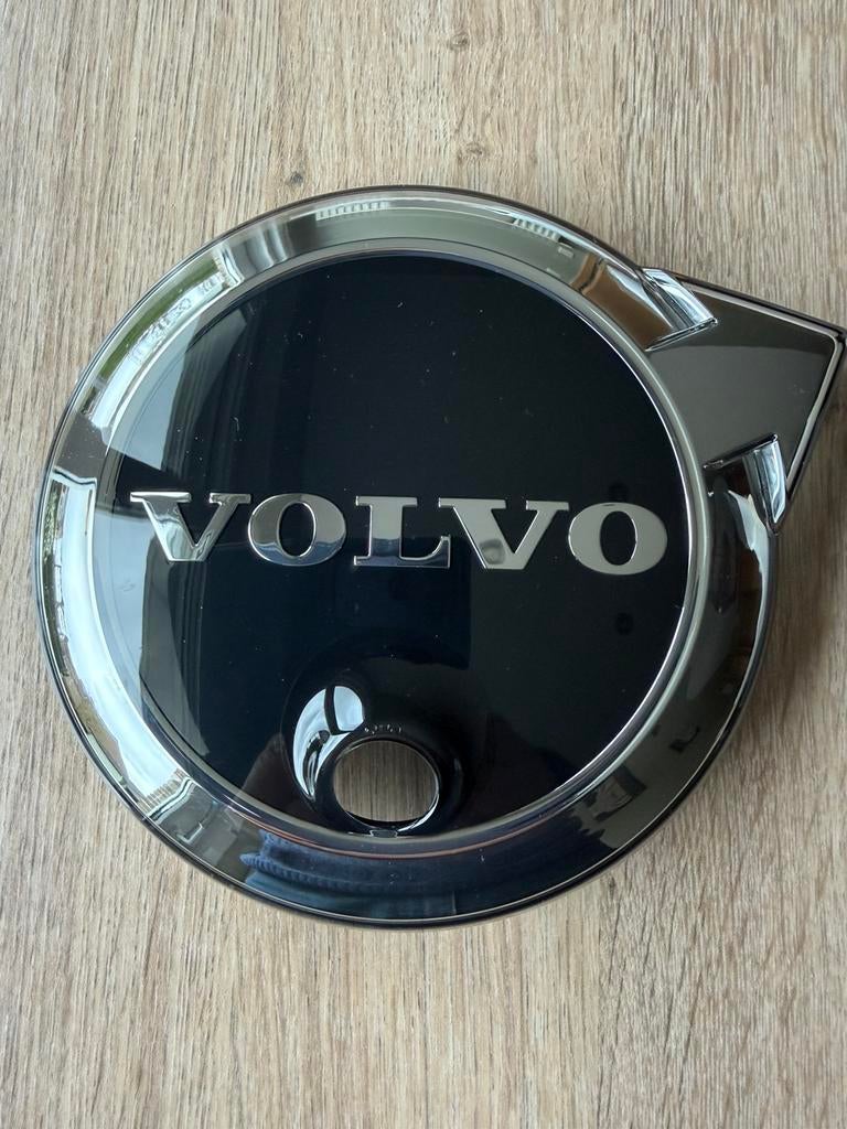 Volvo embleem grille voorbumper, Voor, Nieuw, Ophalen of Verzenden, Volvo