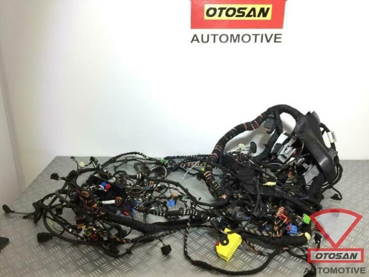 vw passat b8 2017 kabelboom compleet interieur vol led navi, Gebruikt, Volkswagen, Volkswagen AG, Berliner Ring 2
38440  Wolfsburg, DE