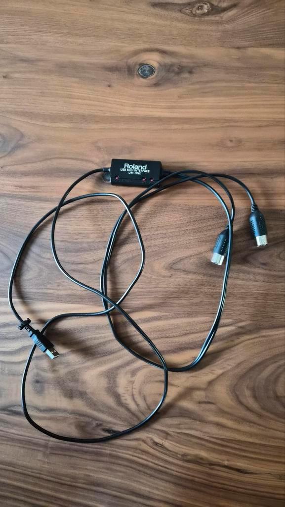 Roland UM-ONE USB MIDI Interface MK2, Muziek en Instrumenten, Midi-apparatuur, Zo goed als nieuw, Ophalen of Verzenden