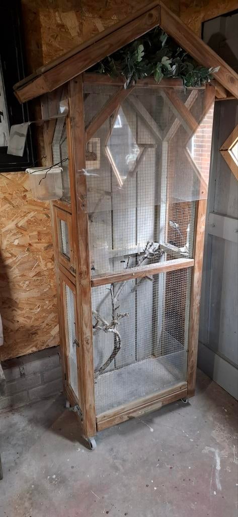 Gebruikte vogelkooi op wieltjes., Dieren en Toebehoren, Vogels | Hokken en Kooien, Ophalen