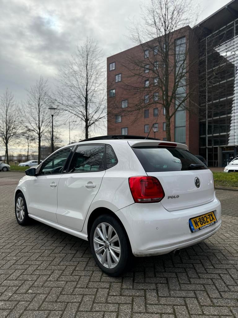 Volkswagen Polo 1.4 16V FSI 63KW 2011 Wit, Voorwielaandrijving, 970 kg, 40 €/maand, 4 cilinders