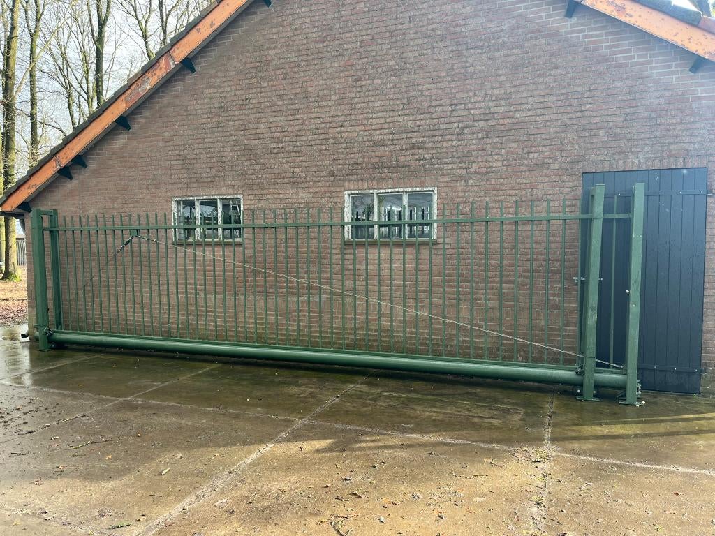 Te koop vrijdragende B&G schuifpoort 6x2 Poort groen, Ophalen, Gebruikt, Staal, Schuifpoort