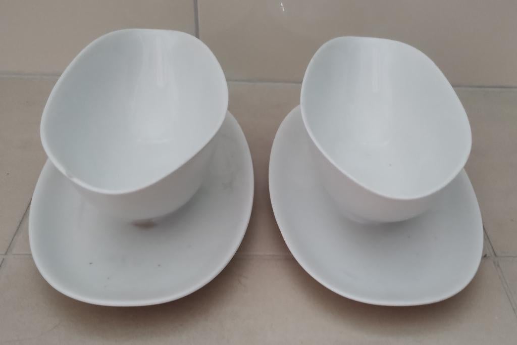 2 porseleinen sauskommen Krautheim met vaste schotels, Ophalen of Verzenden, Porselein, Overige stijlen, Kop(pen) en/of Schotel(s)