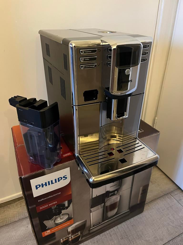 Philips 5000 series volautomatische espressomachine, Afneembaar waterreservoir, Espresso apparaat, Zo goed als nieuw, 4 tot 10 kopjes