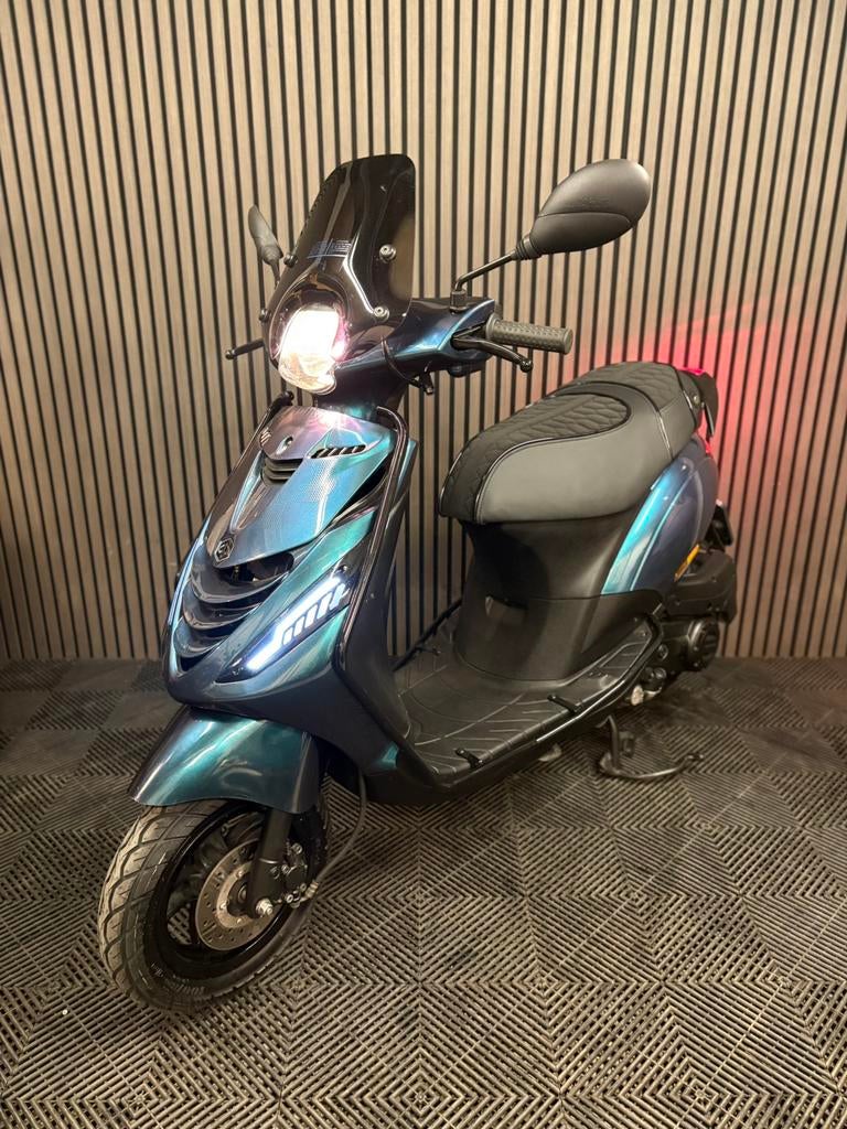 PIAGGIO ZIP 4T 3V 2022 BROM FULL OPTION GLANS CAMELEON, Fietsen en Brommers, Scooters | Piaggio, Maximaal 45 km/u, Zip, Ophalen of Verzenden