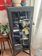 Fabrikor kast vitrinekast grijs 57x 150 cm, Ophalen of Verzenden, Zo goed als nieuw, 25 tot 50 cm, 150 tot 200 cm