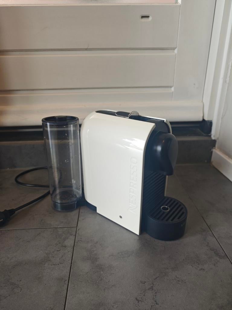 Nespresso Krups NX260 - Lekt, voor onderdelen of reparatie, Witgoed en Apparatuur, Koffiezetapparaten, Ophalen of Verzenden