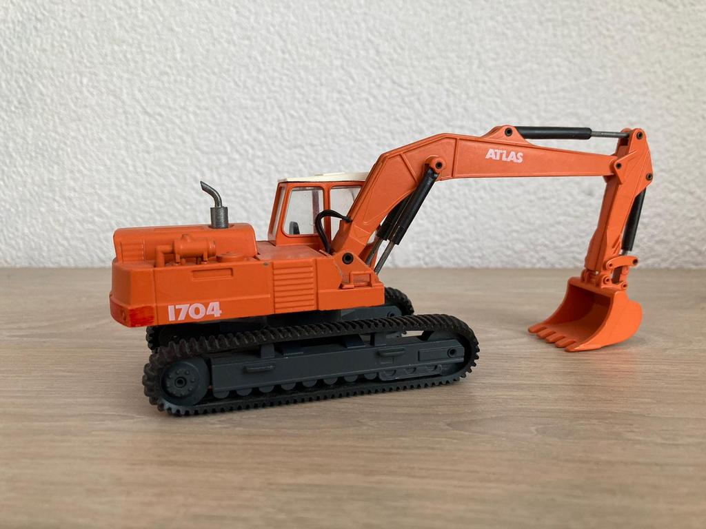 Atlas 1704 Graafmachine Model - Oranje, Hobby en Vrije tijd, Modelauto's | 1:50, Ophalen of Verzenden, Zo goed als nieuw, Overige typen
