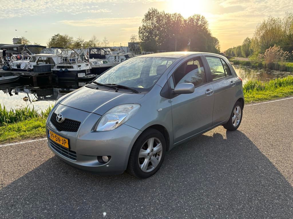 Toyota Yaris 1.3 16V Vvt-i 5DR SOL MMT 2006 Grijs, 40 €/maand, 750 kg, 4 cilinders, Origineel Nederlands