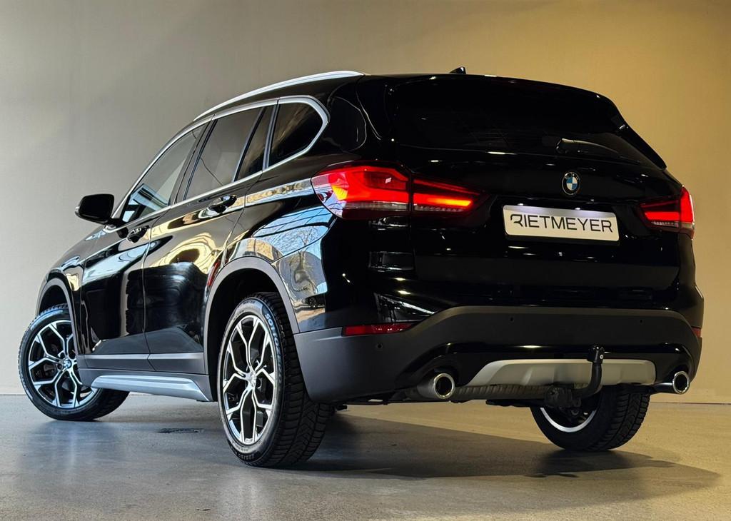 BMW X1 sDrive20i High Executive |Head-Up |Trekhaak |Sfeer |D, Auto's, BMW, 4 cilinders, Leder en Stof, Zwart, Origineel Nederlands