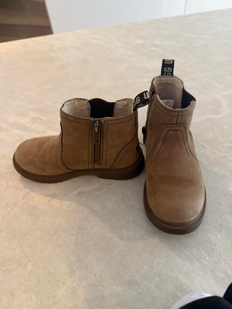 Uggs laarzen maat 30, Ophalen of Verzenden, Zo goed als nieuw, Meisje, Laarzen