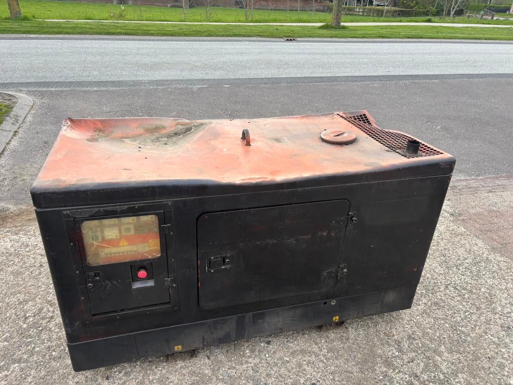 30 KVA Aggregaat 230/400 Volt Iveco diesel generator, Ophalen, Gebruikt, Dieselolie, Geluidgedempt