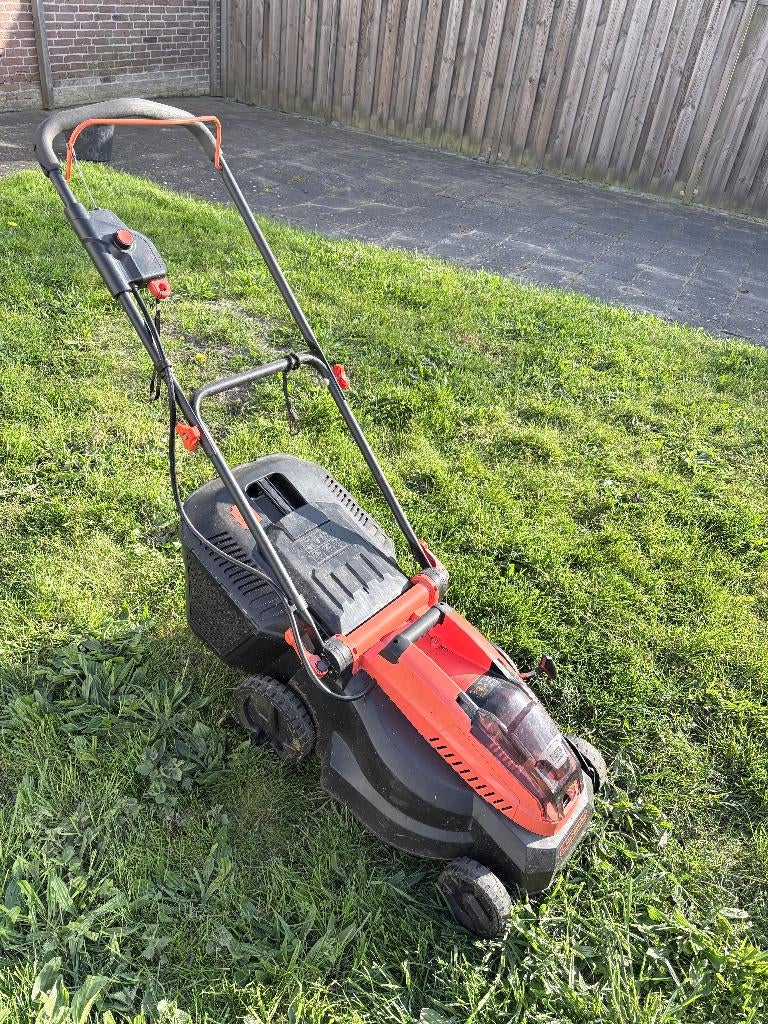 Accugrasmaaier (36V) Black & Decker aangeboden met 2 accu's, Ophalen, Cirkelmaaier, Gebruikt, Accu-grasmaaier