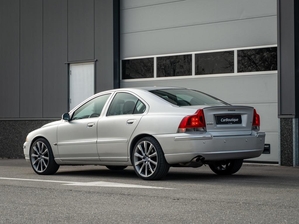 Volvo S60 2.4 T5 Momentum I Leer I Stoelverwarming I, Auto's, Volvo, Voorwielaandrijving, Open dak, Gebruikt, Zwart