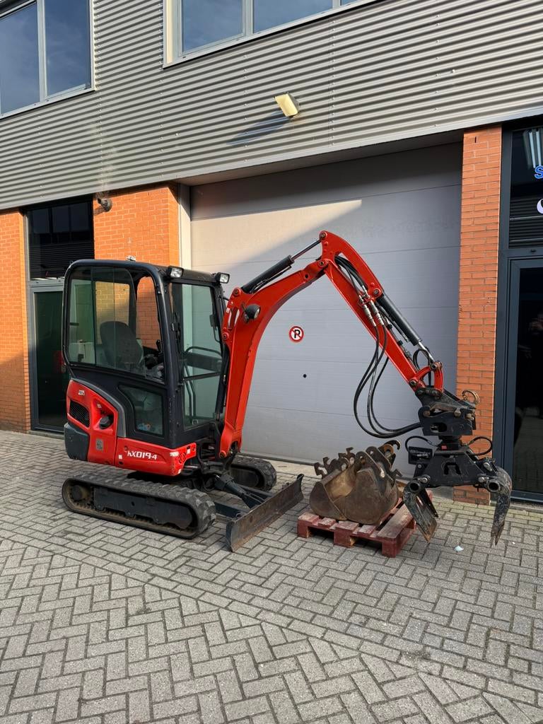 Kubota kx019-4 TE HUUR VANAF 110,- per dag met sorteerknijpe, Zakelijke goederen, Ophalen of Verzenden, Graafmachine
