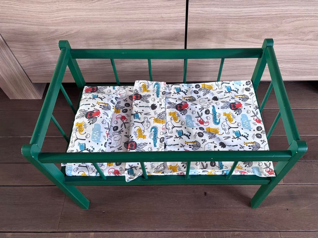 Poppenbedje mét pop en accessoires, Kinderen en Baby's, Speelgoed | Poppen, Ophalen, Gebruikt, Babypop