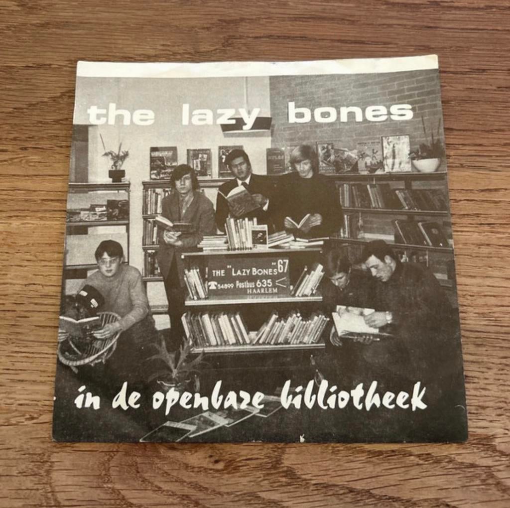In de openbare bibliotheek - the lazy bones, 1 single, Ophalen of Verzenden, Zo goed als nieuw, Nederlandstalig