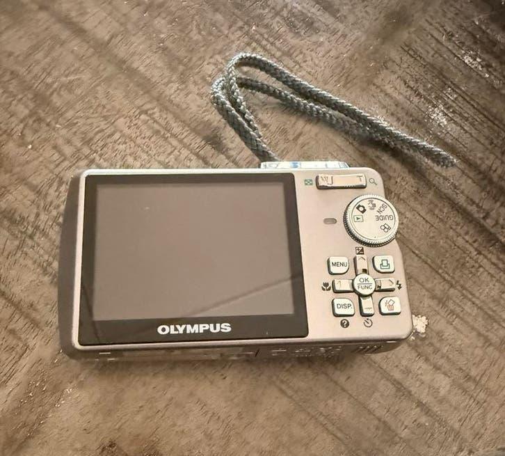 Olympus compact camera met kabels, Ophalen, Gebruikt, Compact, Olympus