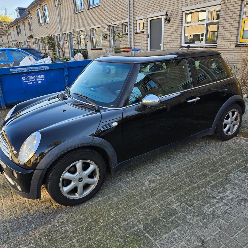 Mini one 2004 benzine apk tot 23-11-2026, Auto's, Stof, Zwart, Zwart, Handgeschakeld