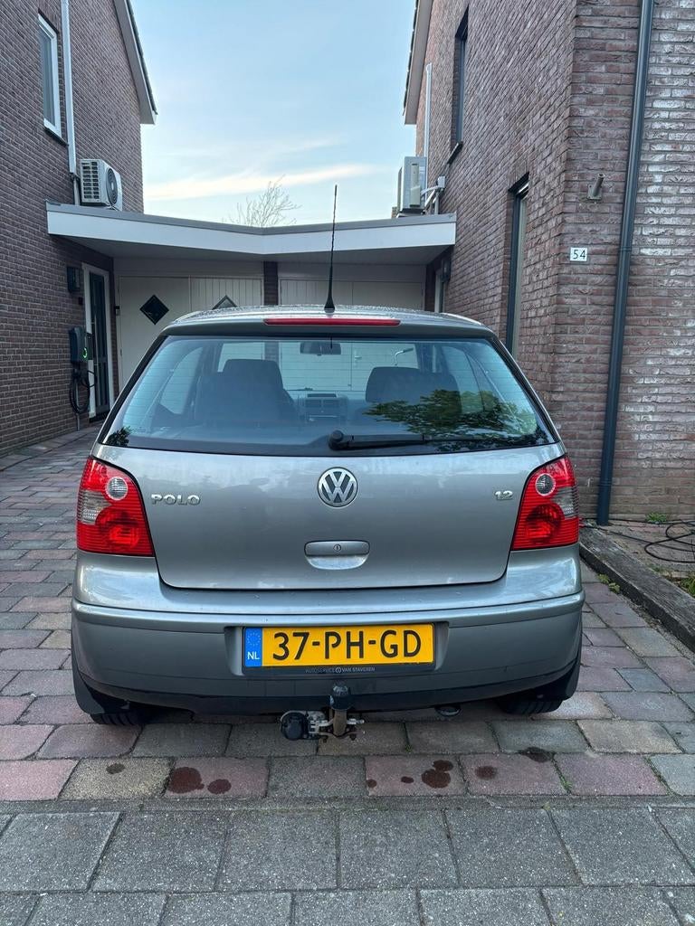 Volkswagen Polo 1.2 47KW 2004 Grijs, Auto's, Stof, Zwart, 1198 cc, Origineel Nederlands
