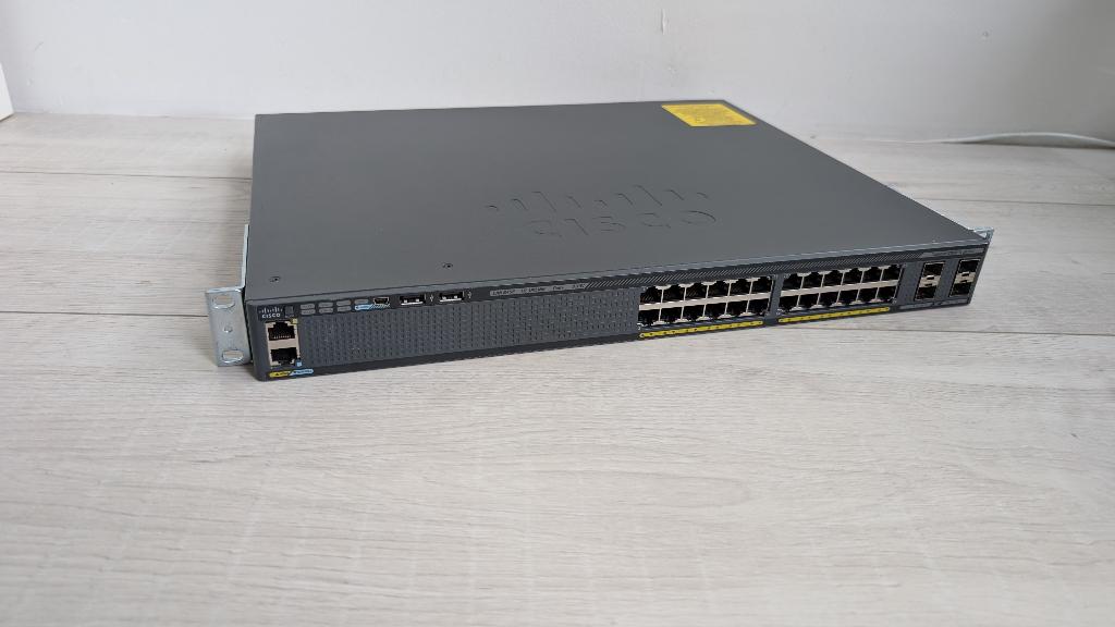 Cisco Catalyst 2960-X Switch, Ophalen, Gebruikt