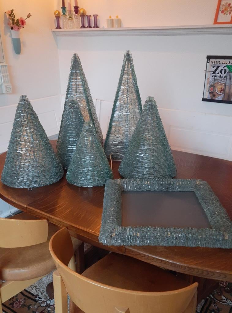 6 handgemaakt brutalistische piramides en lijst,beschrijving, Ophalen, Glas, Minder dan 50 cm